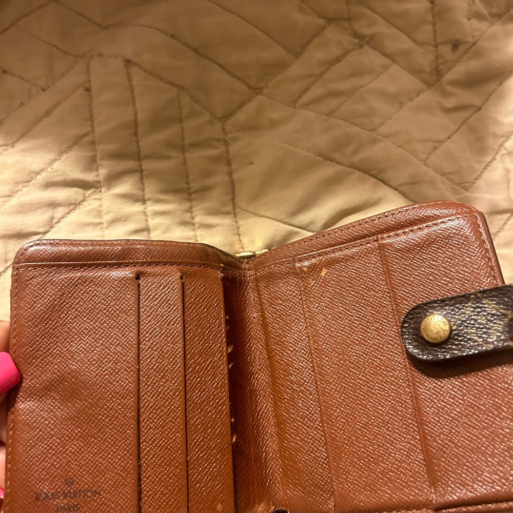 Lv Wallet Pretty Good Condition Callout On The Co… - image 2